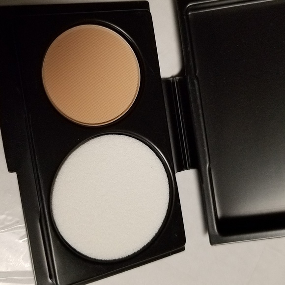 New MAC Cosmetics Bundle - Picture 7 of 8